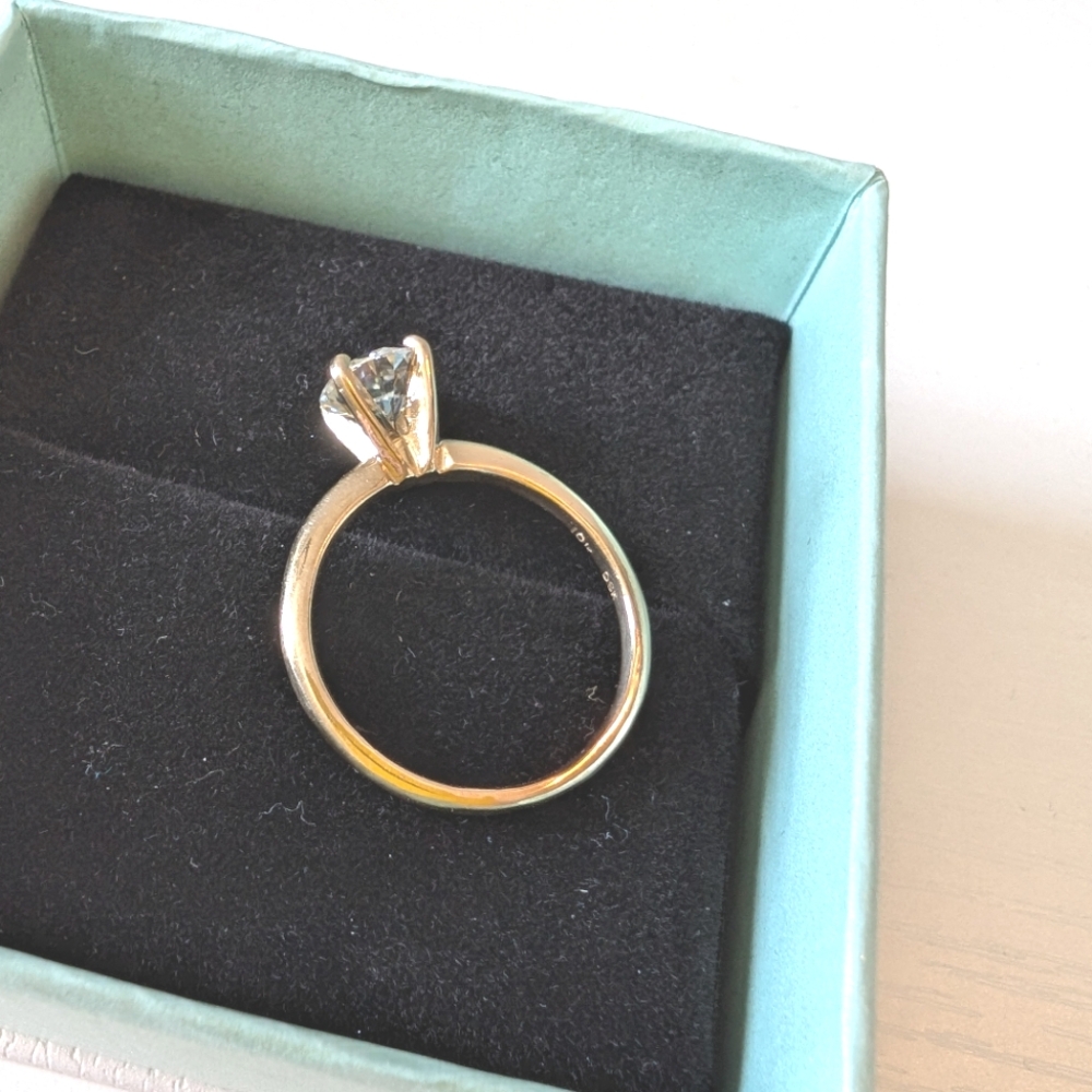 NWOT 10KT Yellow Gold Solitaire Engagement Ring with 1.00ct Moissanite Stone - Picture 4 of 9